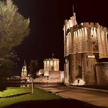 Loverooml1timiste Tar